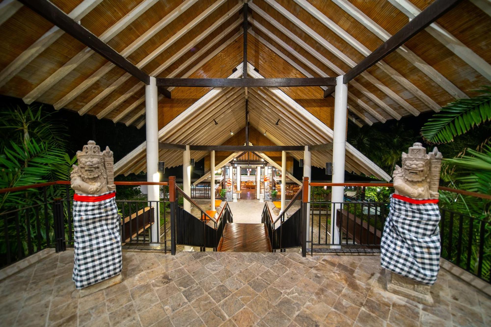 Turi Beach Resort Nongsa Luaran gambar